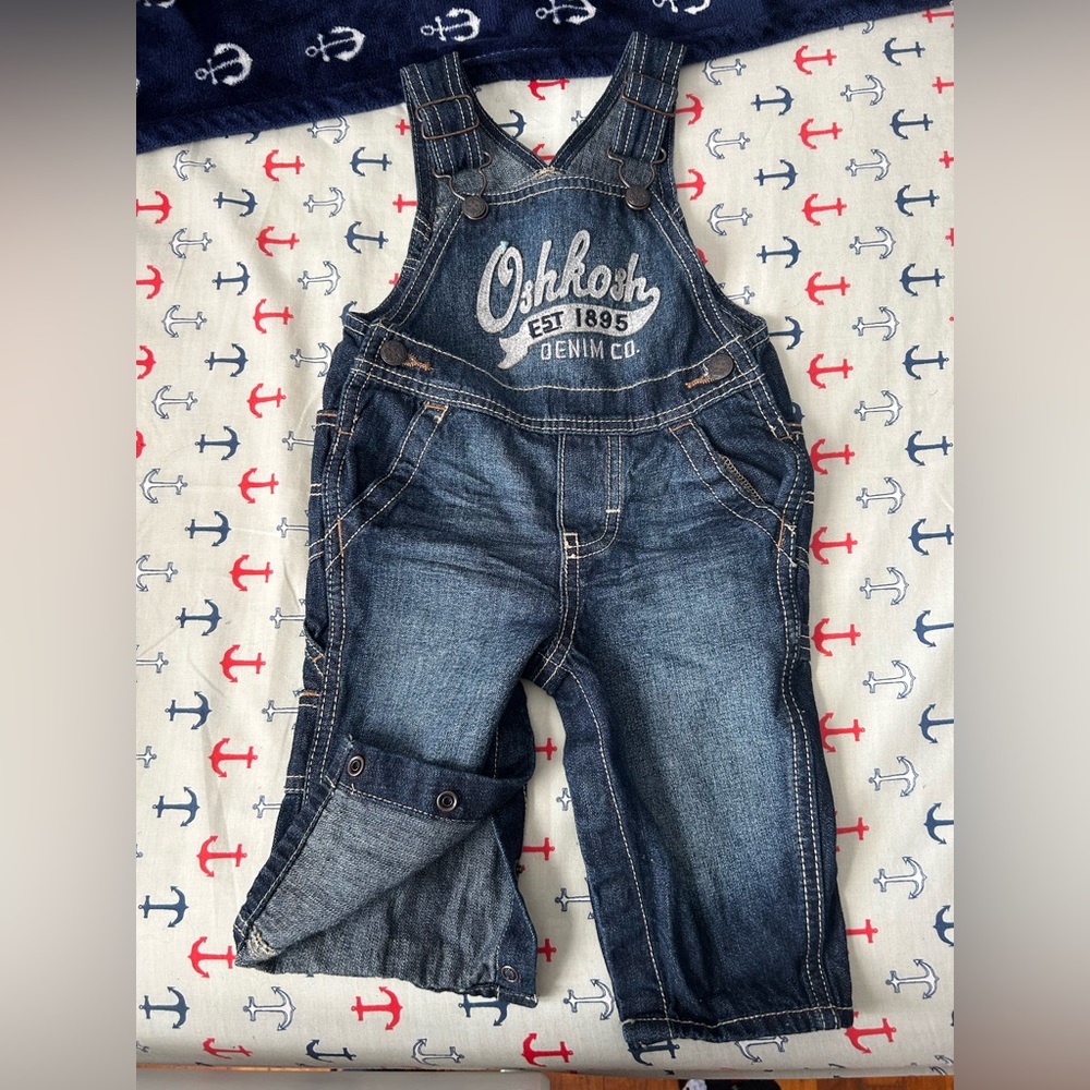 OshKosh denim overalls boys sz 9mns with snaps good condition